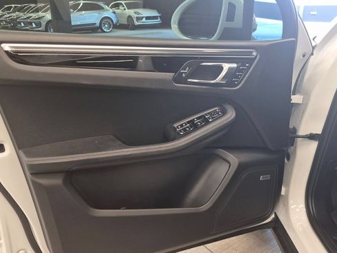 Certified 2021 Porsche Macan AWD/4WD image 10