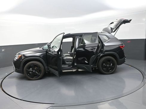 Used 2025 Volkswagen Taos SEL AWD/4WD image 34