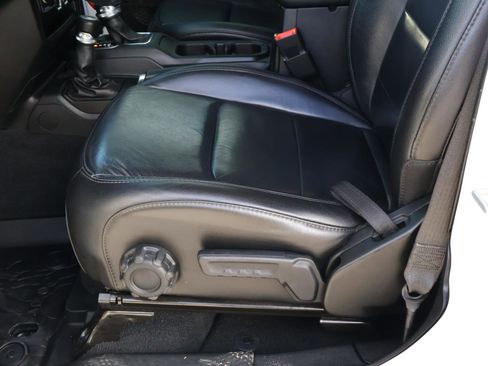 Used 2020 Jeep Wrangler Unlimited Sahara image 14