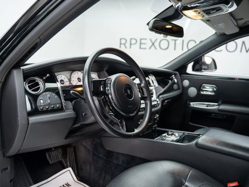Used 2013 Rolls-Royce Ghost image 2