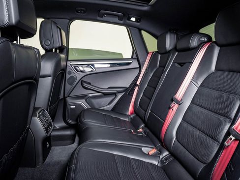 Certified 2025 Porsche Macan S w/ Premium Package Plus image 17