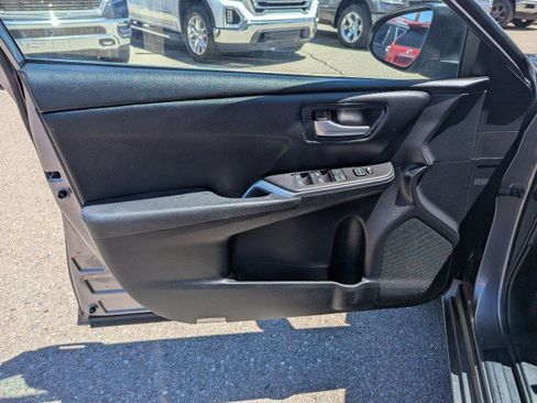 Used 2016 Toyota Camry SE FWD image 9