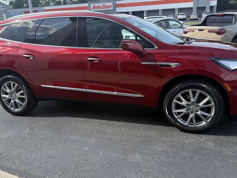 Used 2023 Buick Enclave Essence w/ Experience Buick Package FWD image 5