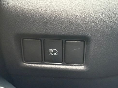 Used 2019 Toyota C-HR XLE image 18