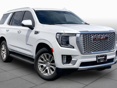 Used 2021 GMC Yukon Denali w/ Advanced Technology Package RWD image 3
