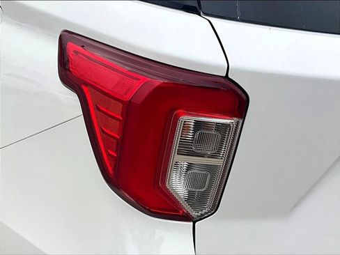 Used 2022 Ford Explorer XLT w/ Equipment Group 202A AWD/4WD image 25