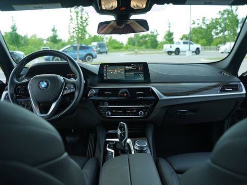 Used 2020 BMW 530i w/ Convenience Package RWD image 26