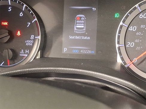 Used 2020 Toyota Highlander LE image 20