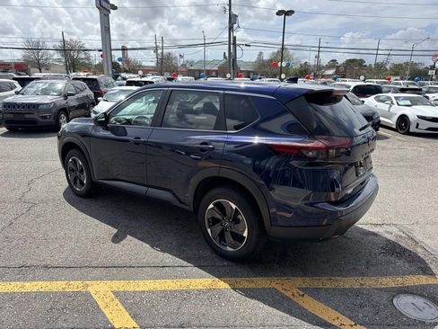 Used 2024 Nissan Rogue SV FWD image 6