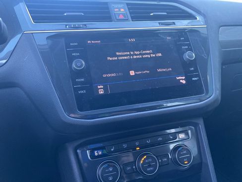 Used 2018 Volkswagen Tiguan S image 13