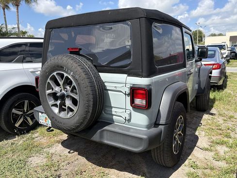 Used 2024 Jeep Wrangler Sport AWD/4WD image 9