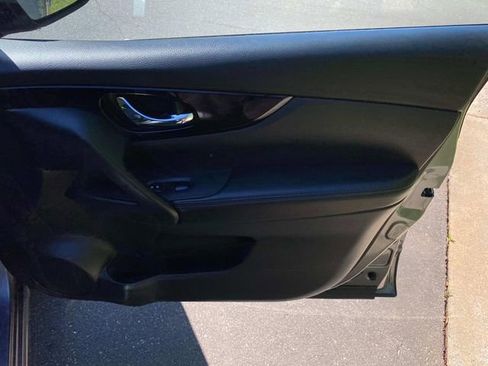 Used 2021 Nissan Rogue Sport SV FWD image 36