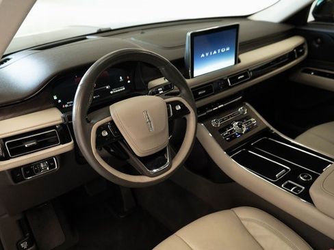 Used 2023 Lincoln Aviator Reserve w/ Equipment Group 201A image 3