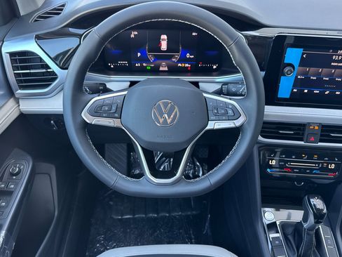New 2026 Volkswagen Taos SE FWD image 14