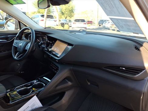 Used 2022 Buick Envision Essence w/ Technology Package I image 11