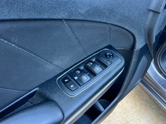 Used 2020 Dodge Charger SXT RWD image 11