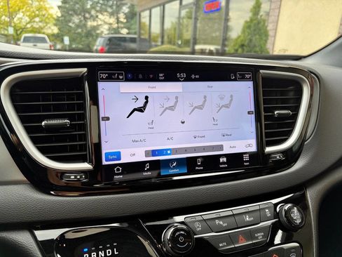 Used 2025 Chrysler Pacifica Select FWD image 26