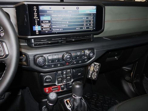 Used 2026 Jeep Gladiator Mojave AWD/4WD image 45