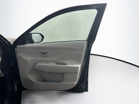 Used 2025 Hyundai Kona SEL image 33