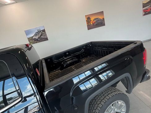 Used 2018 GMC Sierra 1500 SLT w/ SLT Premium Package image 10