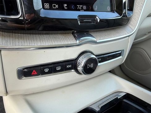 Used 2023 Volvo XC60 B5 Plus w/ Protection Package Premier image 18