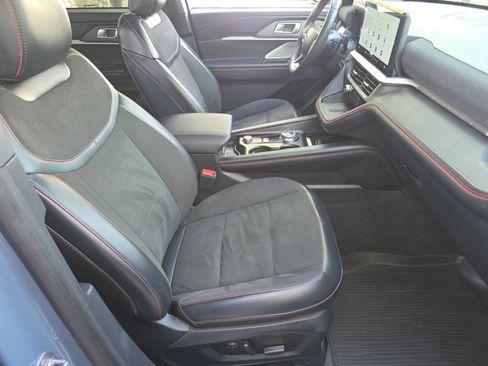 Used 2025 Ford Explorer ST w/ Sun And Sound Package AWD/4WD image 31