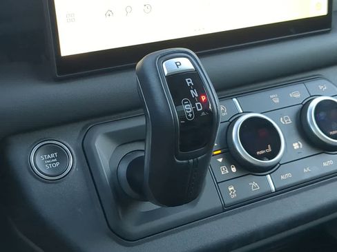 Used 2025 Land Rover Defender 110 X-Dynamic SE image 34