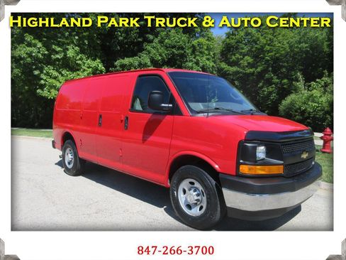 Used 2017 Chevrolet Express 2500 RWD image 1