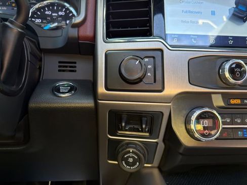 Used 2022 Ford F450 Platinum w/ FX4 Off-Road Package image 33