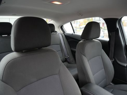 Used 2017 Chevrolet Cruze LT w/ Convenience Package image 17