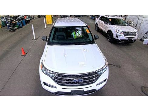 Certified 2022 Ford Explorer XLT w/ Equipment Group 202A AWD/4WD image 2