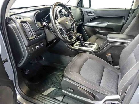 Used 2022 Chevrolet Colorado LT w/ LT Convenience Package AWD/4WD image 13