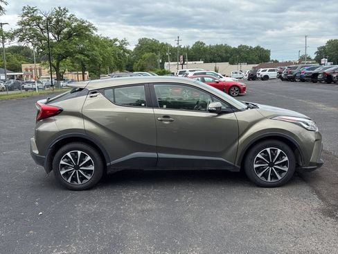Used 2021 Toyota C-HR LE FWD image 4