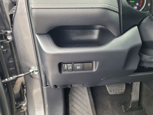 Used 2020 Toyota RAV4 XLE image 24