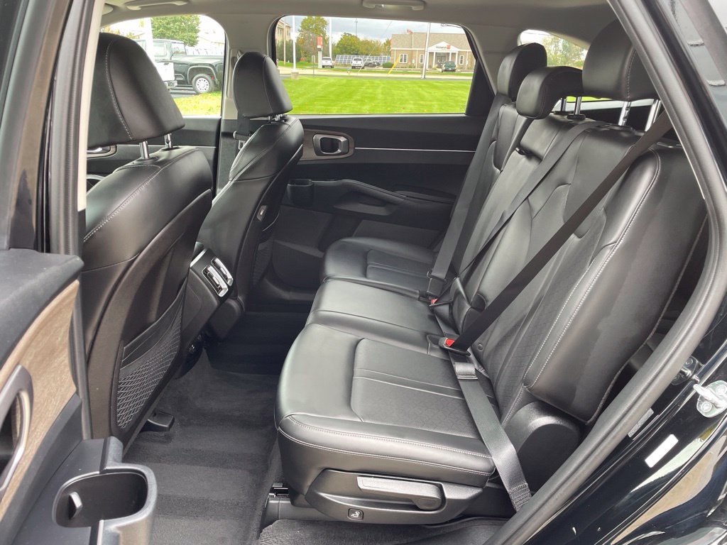 Used 2023 Kia Sorento S w/ Panoramic Sunroof Package AWD/4WD image 11