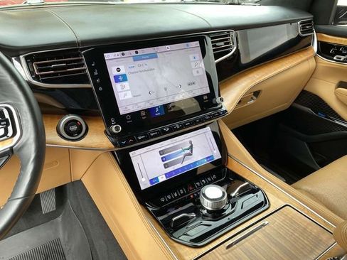 Used 2022 Jeep Grand Wagoneer Series III image 30