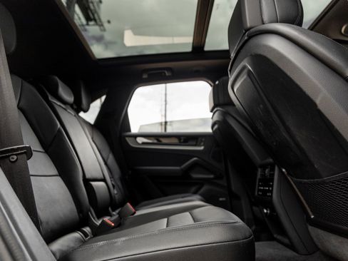 Certified 2024 Porsche Cayenne AWD/4WD image 41
