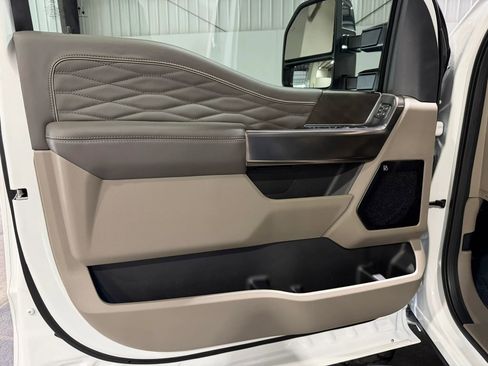 Used 2025 Ford F450 Platinum w/ Platinum Plus Package image 17