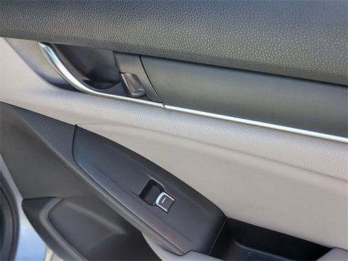 Used 2019 Honda Accord EX image 30