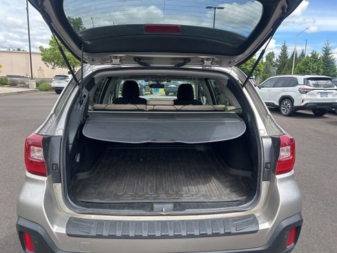 Used 2019 Subaru Outback 3.6R Limited AWD/4WD image 8
