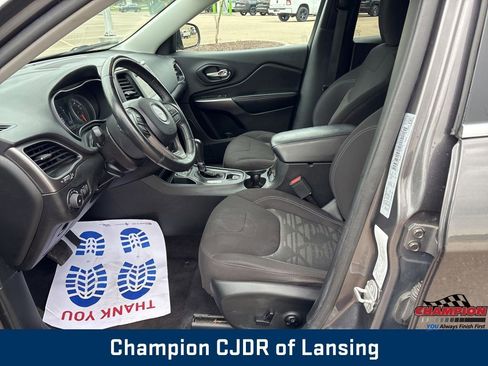 Used 2019 Jeep Cherokee Latitude w/ Cold Weather Group image 18