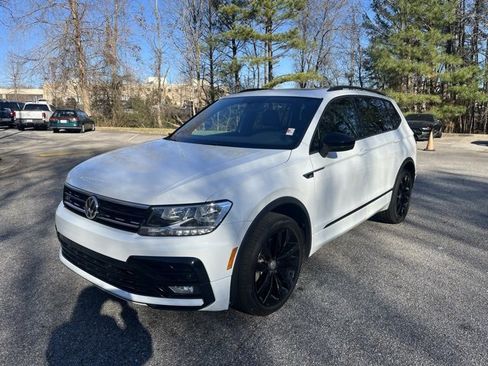 Used 2020 Volkswagen Tiguan SE R-Line image 1