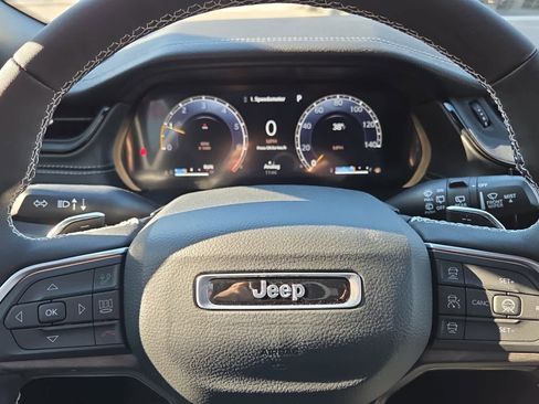 New 2026 Jeep Grand Cherokee Altitude image 19