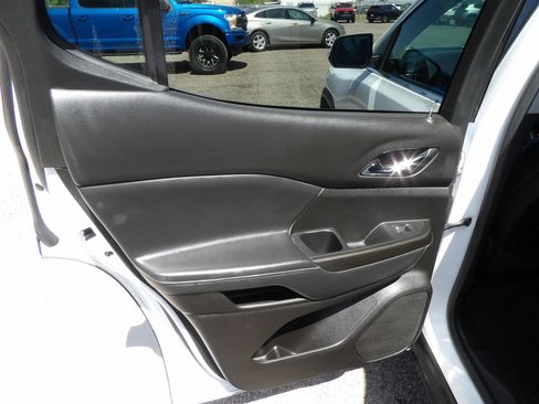 Used 2023 GMC Acadia SLT FWD image 11