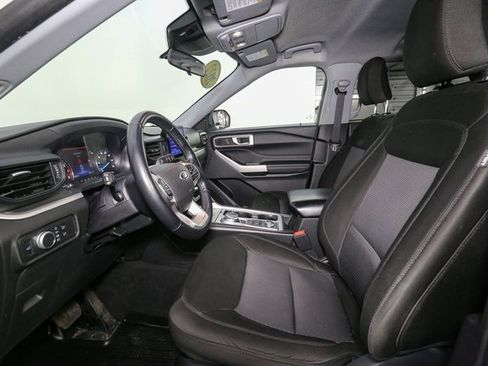 Used 2022 Ford Explorer XLT image 39