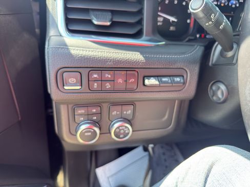 Used 2021 GMC Yukon Denali AWD/4WD image 28