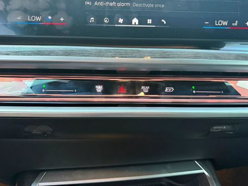 Used 2024 BMW i7 eDrive50 w/ M Sport Package RWD image 32