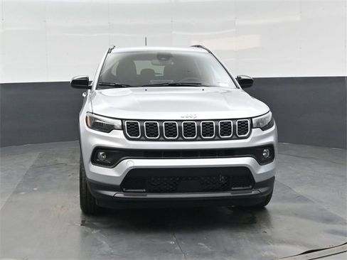 New 2026 Jeep Compass Latitude image 9