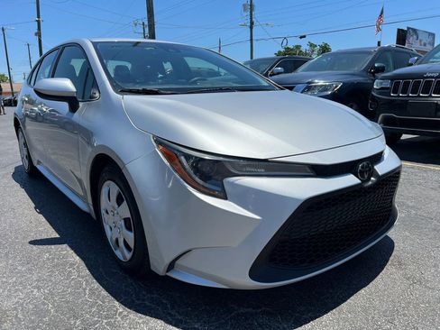 Used 2020 Toyota Corolla LE FWD image 3