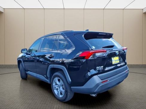 Used 2022 Toyota RAV4 LE AWD/4WD image 9